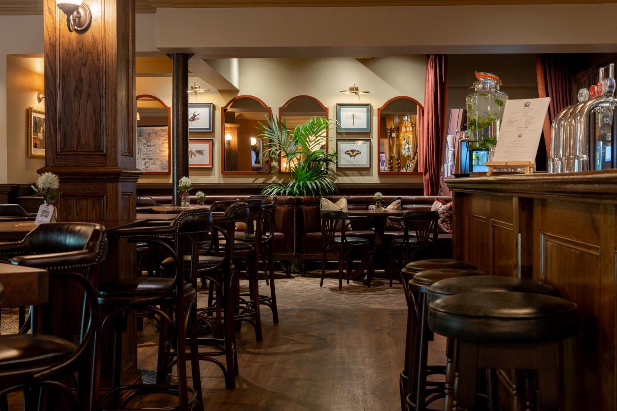 Crown Hotel Chertsey Kültér fotó