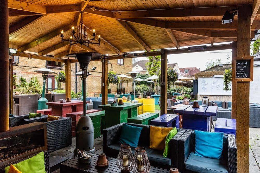 Crown Hotel Chertsey Kültér fotó